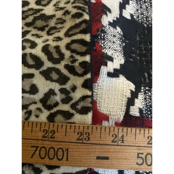 Reversible Blend Animal Print Scarf‎ Tan/ Black - Picture 4 of 6